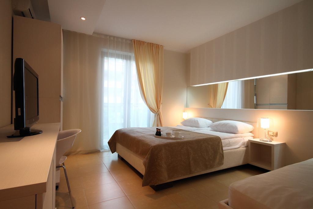 Domador Rooms & Apartments Becici  Bagian luar foto